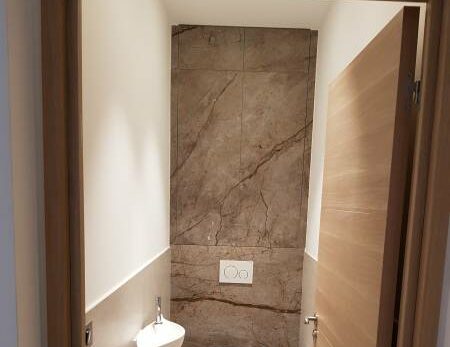 Création d’un WC bâti support Geberit suspendu et d’un lave main à Cannes 06