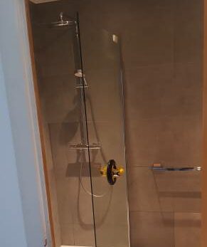 Rénovation d’une salle de bain avec pose d’une douche à l’italienne à Antibes 06