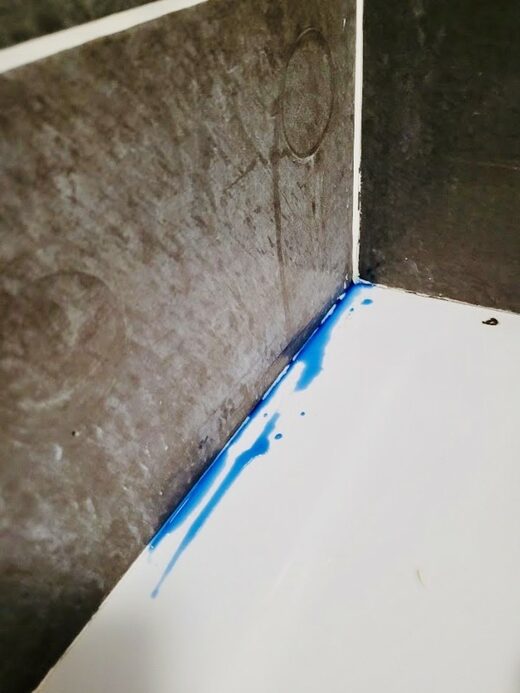 Recherche&#x20;de&#x20;fuites&#x20;sur&#x20;les&#x20;joints&#x20;p&#x00E9;riph&#x00E9;riques&#x20;de&#x20;douche&#x20;&#x00E0;&#x20;Antibes