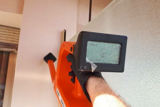 Traçage d&#8217;emplacement de canalisation dans un mur sur Antibes 06