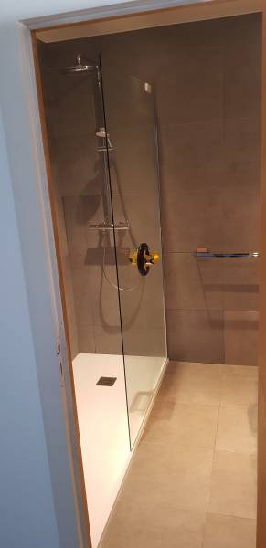 Rénovation d’une salle de bain avec pose d’une douche à l’italienne à Antibes 06